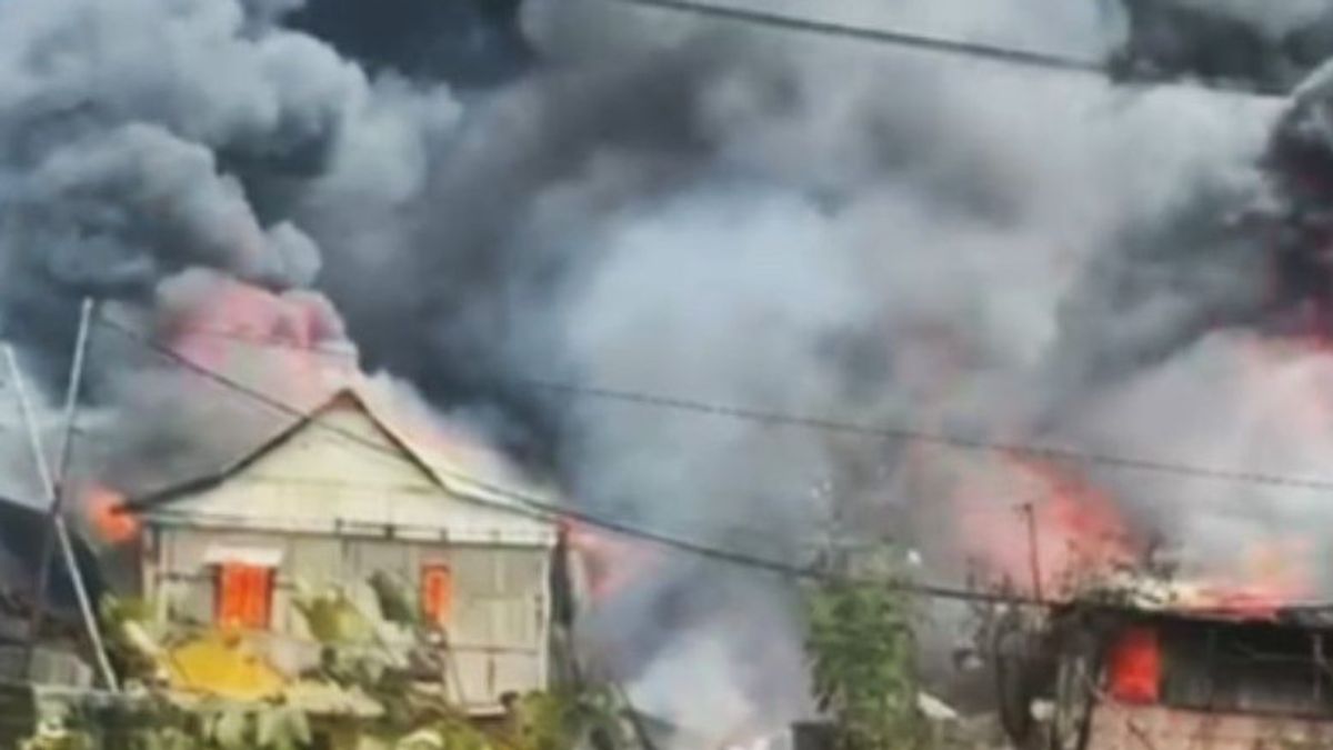Bentrokan Antarkelompok Hanguskan 7 Rumah di Makassar
