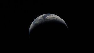 NASA Bagikan Foto 'Bumi Terbit' dari Balik Bulan yang Diabadikan Misi Artemis II 