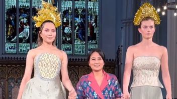 Yurita Puji Gandeng Community Jarpuk Rindang NTT参加Fashions Finest SS24伦敦时装周