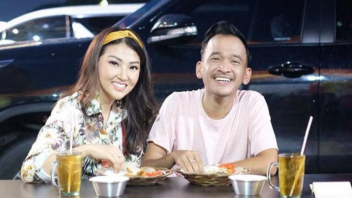 Usai Jatuh Tersungkur Didorong Kru TV, Ruben Onsu Berangkat ke Singapura untuk Berobat  