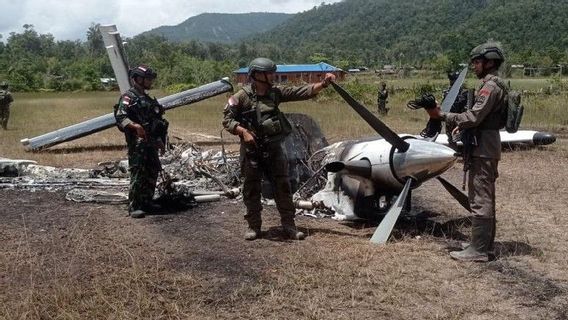 Police Investigate The Scene Of The Burning Of Susi Air Plane In Paro Nduga