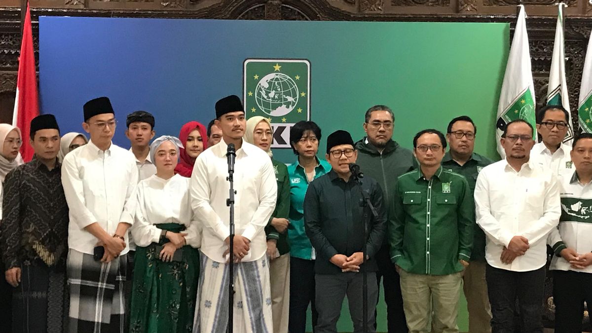 Kenakan Sarung Sambangi PKB, Kaesang: Kami Partai Santri Indonesia