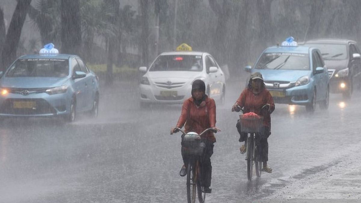 アラート!ジャボデタベックは水曜日の午後に雨が降っています