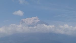 Gunung Semeru Erupsi, Luncurkan Awan Panas Sejauh 1 Km
