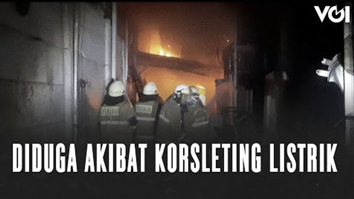VIDEO: Diduga Akibat Korsleting Listrik, Lapak Barang Bekas di Kebon Pala Jaktim Terbakar