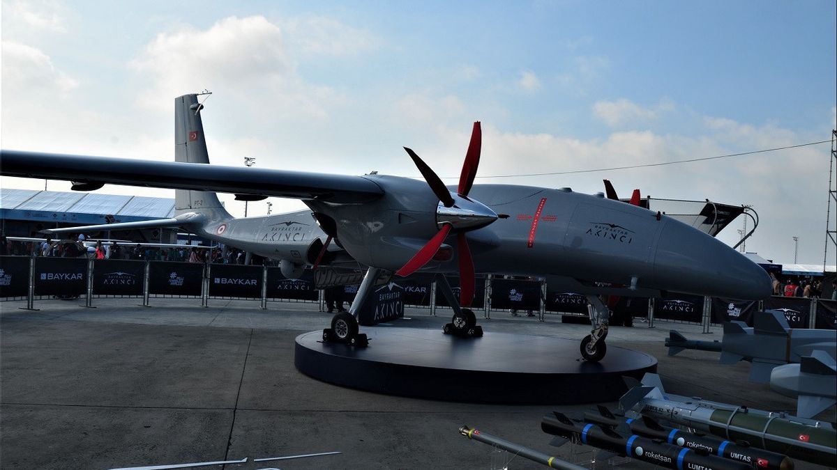 Drone Akinci Turki Sukses Uji Coba Peluncuran Rudal dengan Pemandu Laser