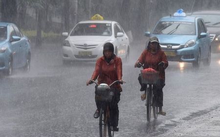 Cuaca 3 Juli, BMKG Ingatkan Hujan Deras Guyur Wilayah Pulau Jawa Mulai Rabu Sore