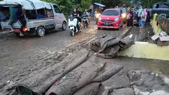 357 Heads Of Families Of Flash Flood Victims In Torue Parimo, Central Sulawesi Refuge