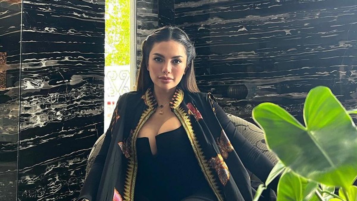 Ancam Pengusaha yang <i>Endorse</i> Lolly: Nikita Mirzani: Masih di Bawah Umur!