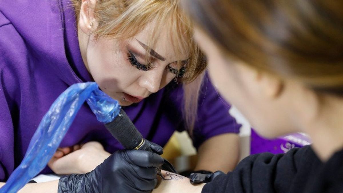 Soraya Shahidy Breaks The Abstinence Of Tattoos In Afghanistan