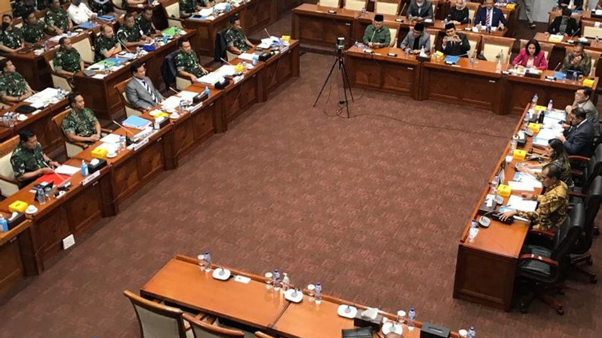 منتقدا اجتماع اللجنة الأولى لمجلس النواب الذي عقد مغلقا ، ذكر فورمابي مرة أخرى عن تنافر TNI: هل تريد أسرار؟