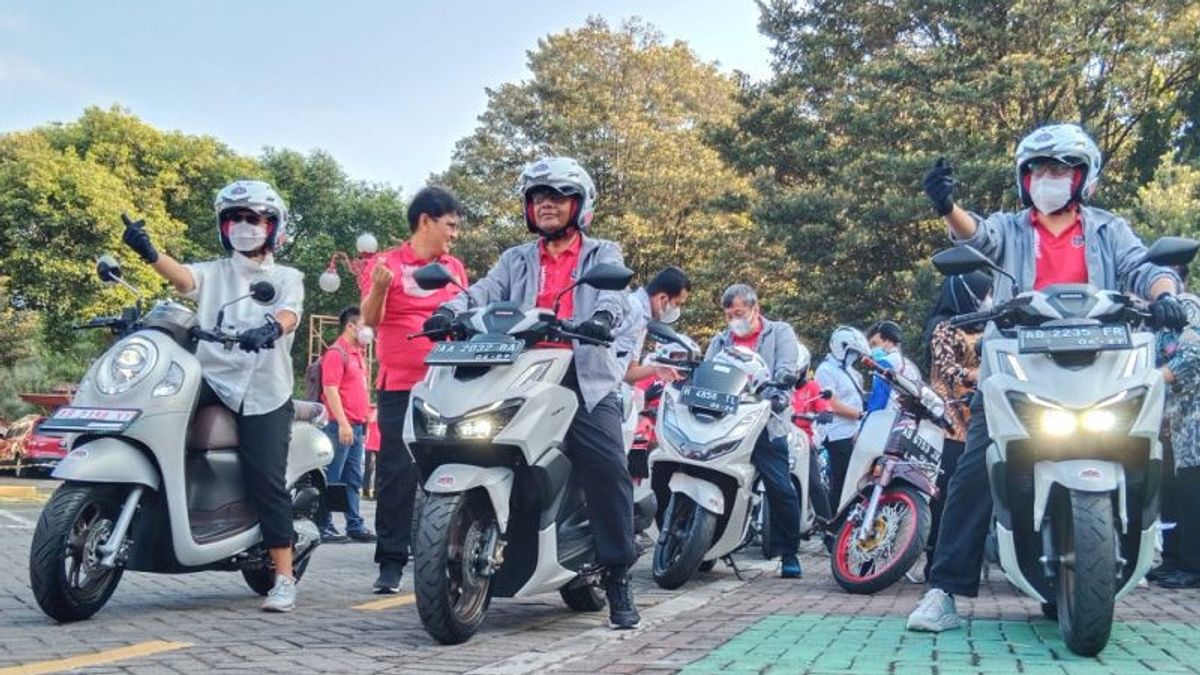 インドネシアの事故被害者の73%がオートバイで、ジョコウィの3人の大臣が街頭に繰り出す