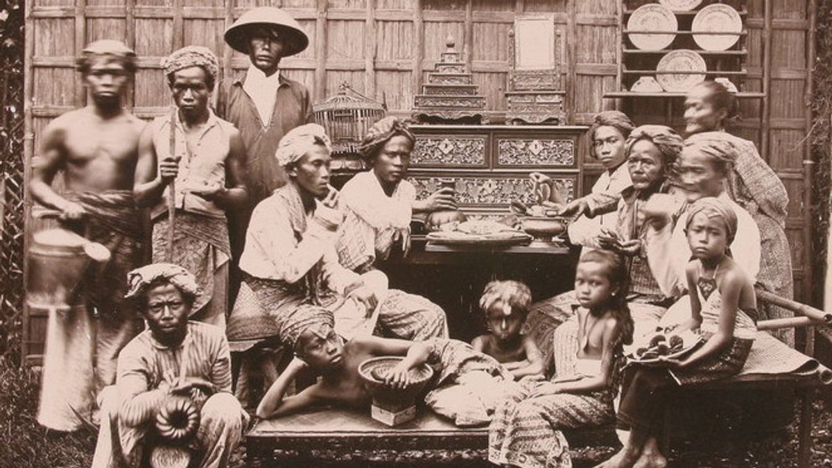 بداية مصطلح السكان الأصليين المعروفين والذين بالضبط السكان الأصليين في إندونيسيا