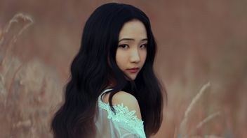 通过过度发光色调呈现光泽唇部趋势，K-Beauty的美容创新