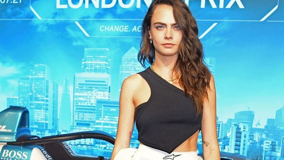 النموذج البريطاني Delevingne يجعل ميدسوس الساخنة، تحميل صور عارية مع هزاز