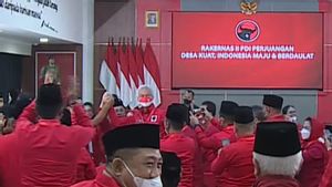 Di Rakernas PDIP, Bambang Pacul dan Ganjar Pranowo Salam Komando dan Pekik Merdeka