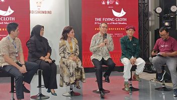 Lenzing dan Merdi Sihombing Ciptakan Kolaborasi Revolusi Fashion Berkelanjutan Melalui Pameran 'The Flying Cloth'