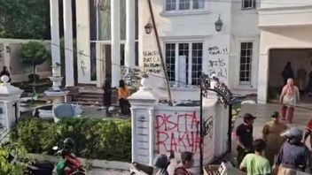 ronyme : les étudiants demandent désormais les noms de Sahroni, Uya Kuya et Nafa Urbach restaurés