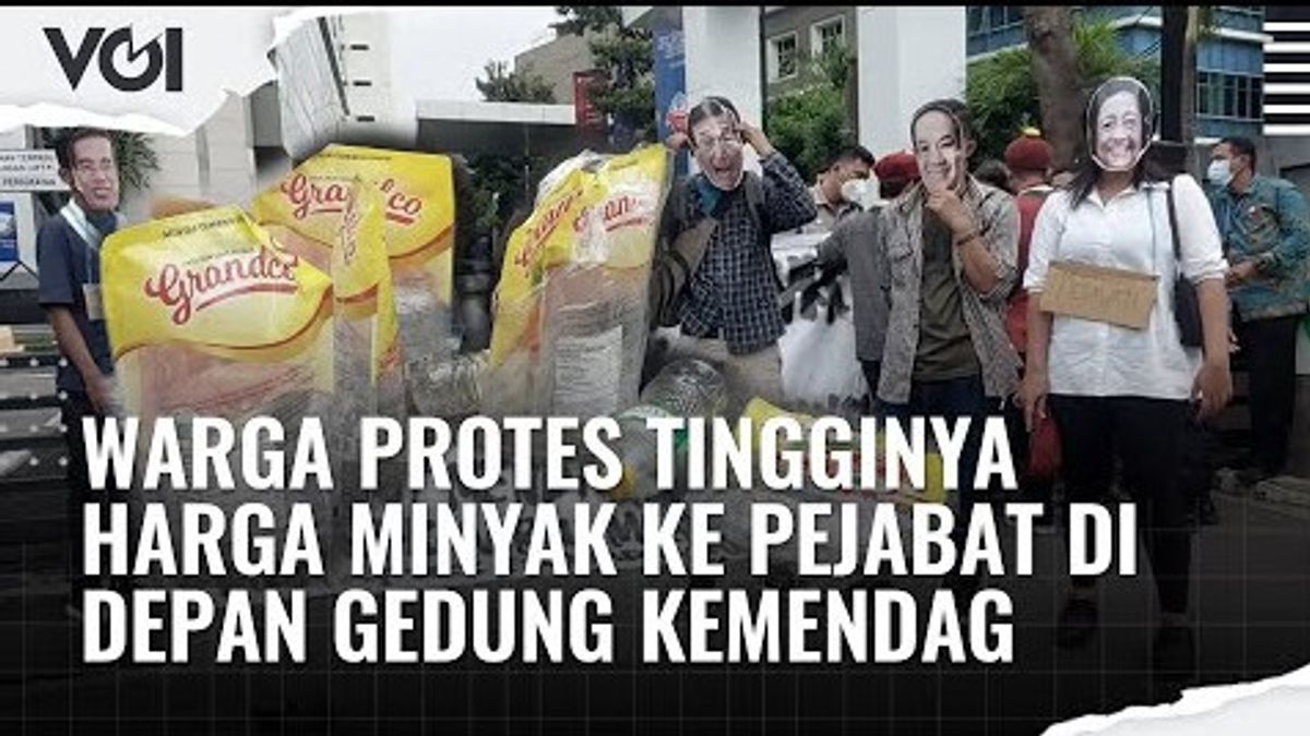VIDEO: Harga Minyak Tinggi, Sejumlah Mahasiswa Gelar Aksi Protes di Depan Gedung Kemendag