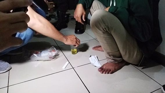 Rumah Kost Berlantai Lima di Jatinegara Dirazia, Satu Orang Pengguna Ganja Ditangkap