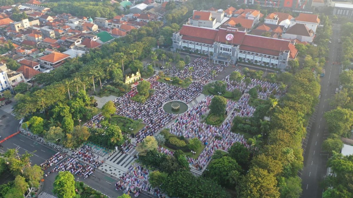 The Surabaya City Government Prepares City Hall Parks For Eid Prayers
