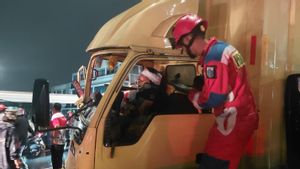 Terhalang Kabut saat Hujan, Sopir Truk Tabrak Mobil Pick Up hingga Sopr Terjepit di Duren Sawit