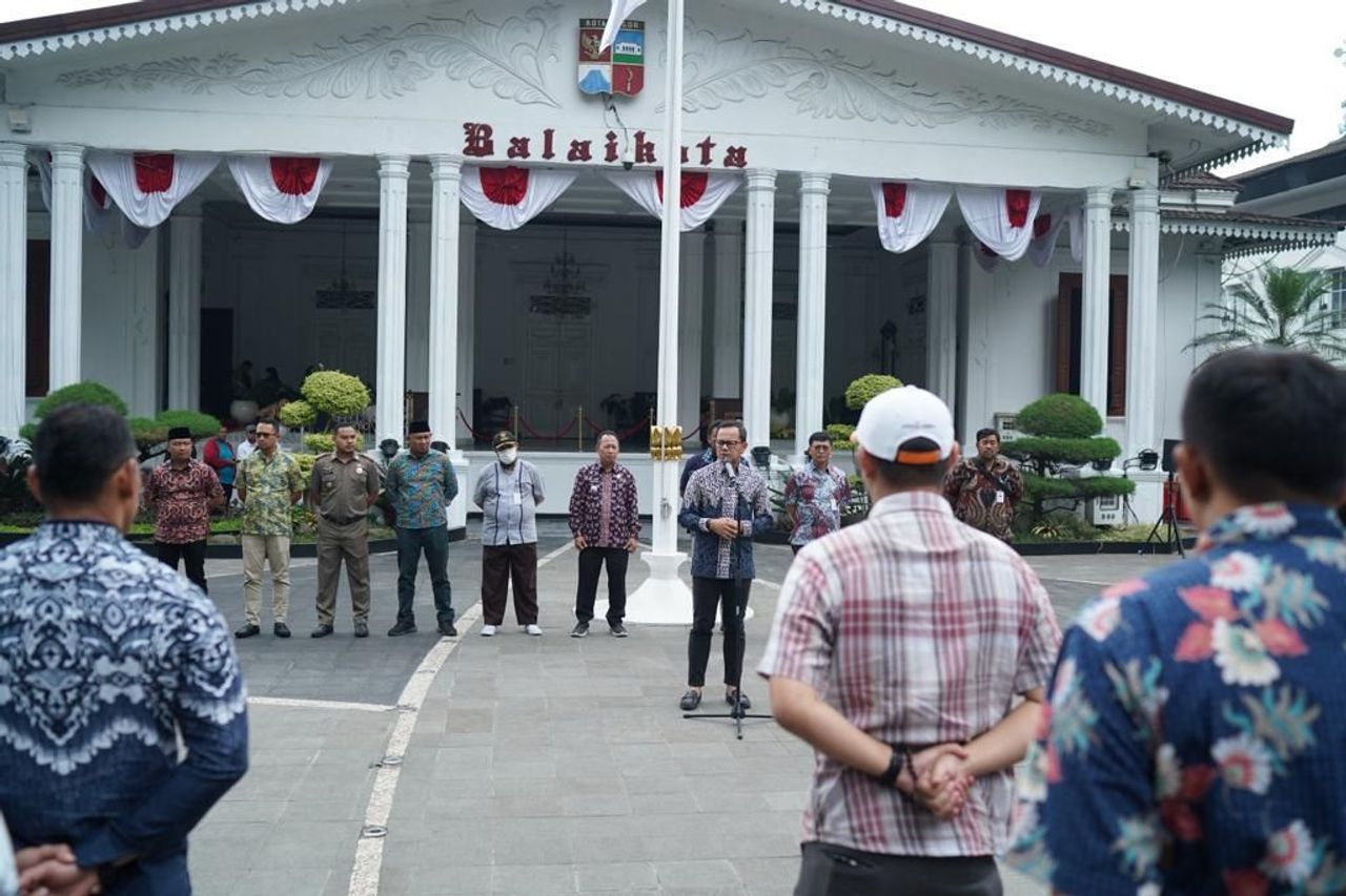 Reducing Air Pollution, District Heads in Bogor City Asked by Patrols to Ban Residents from Burning Garbage