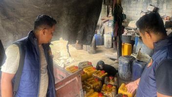 La police de Sulteng enquête sur la présumée accumulation de carburant après avoir découvert 58 jerrycans de carburant solaire à Banggai Laut