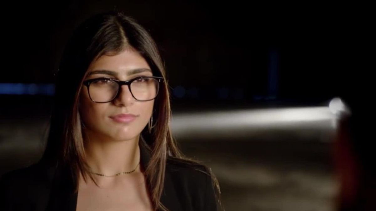 Pornhub Restricts User Download Of Content, Mia Khalifa Provides Support