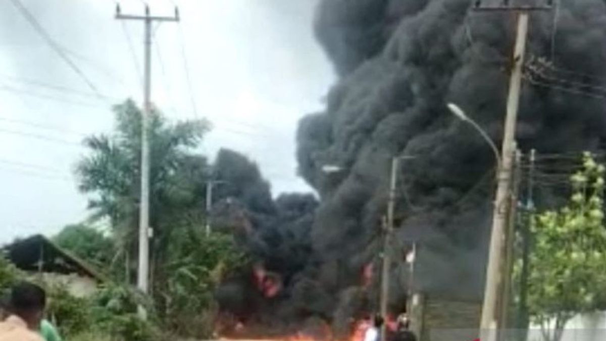 Police Defendant Hoarding Subsidized Diesel Tried At Palembang District Court