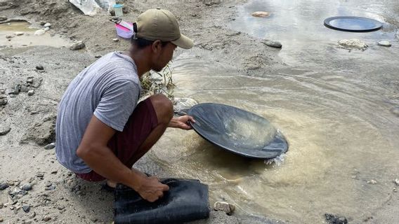 Usai Banjir Bandang, Warga Aceh Tenggara Beralih Mendulang Emas untuk Bertahan Hidup