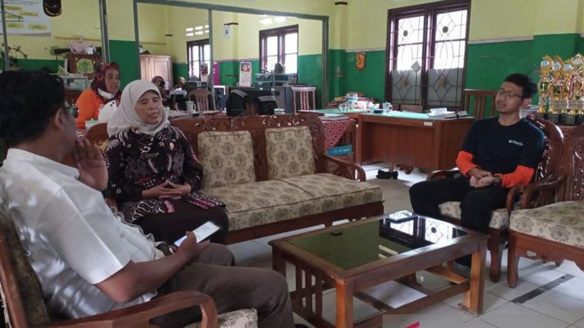 A Number Of Elementary School Students In Banyumas Affected By Tear Gas, Were Rushed To The Hospital Because They Were Short Of Breath