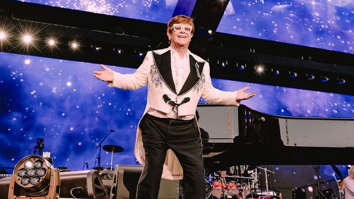 The Story Behind Elton John's Unknown Rocket Man Writing