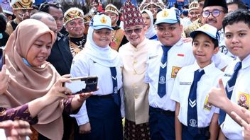 Bukan Kenaikan Gaji, Mendikdasmen Tegaskan Kesejahteraan Guru Ditingkatkan Lewat Tunjangan Sertifikasi