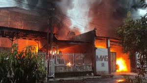 Gudang Tiner di Semarang Terbakar