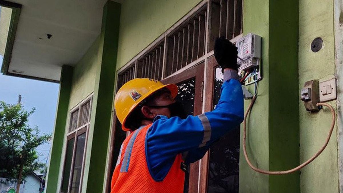 PLN、エネルギー鉱物資源省は、東ジャワの5,740人の住民をターゲットにした無料電力設置プログラムの継続