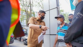 Bobby Nasution抓住了双重停车服务员，PHL官员要求配额，命令他们被取消