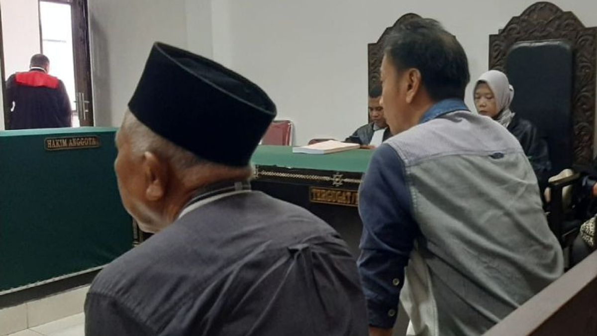 检察官起诉2名腐败被告Disperindag Dompu 21 个月监禁