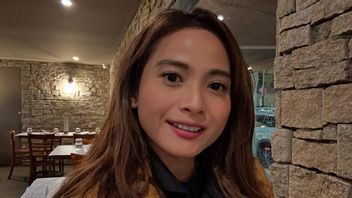 الطلاق الرسمي ، أشار آشا سبترياسا إلى القتال من تلقاء نفسها لذلك سبب الانفصال