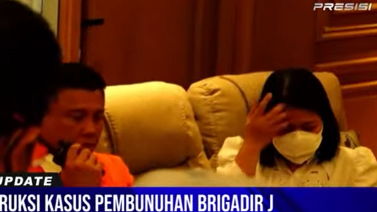Ngobrol Berdua dengan Putri Candrawathi di Sofa, Ferdy Sambo Langsung Kontak Ajudan via Handy Talky