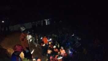 SAR Gabungan Evakuasi Jasad Terakhir Korban Longsor di Sukabumi