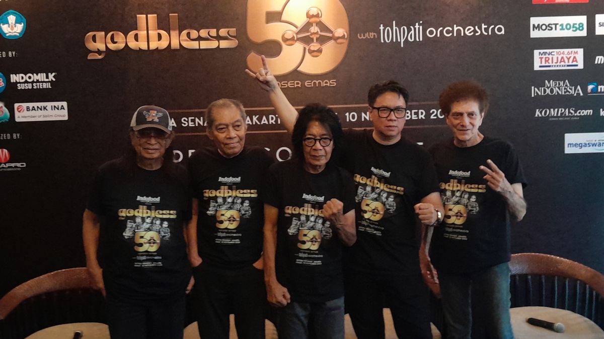 Jelang Konser Emas, Achmad Albar Kenang Penampilan Pertama God Bless di TIM 50 Tahun Lalu