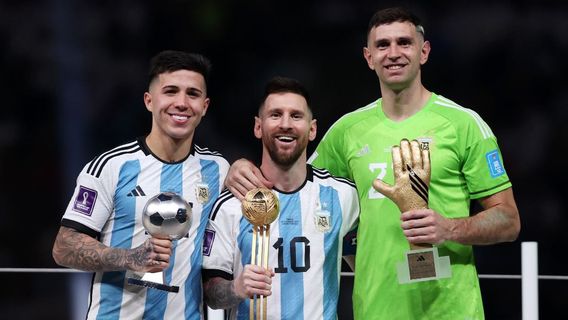 Argentina Kian Sempurna! Messi, Emiliano Martinez dan Enzo Fernandez Sabet Penghargaan Pemain Terbaik