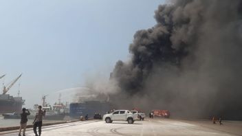 KMP Mutiara Berkah Terbakar Di Pelabuhan Indah Kiat Merak