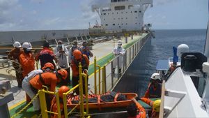 Jenazah WN Filipina Dievakuasi Basarnas Banda Aceh Usai Tewas Terbentur Crane di Kapal MV Lowlands