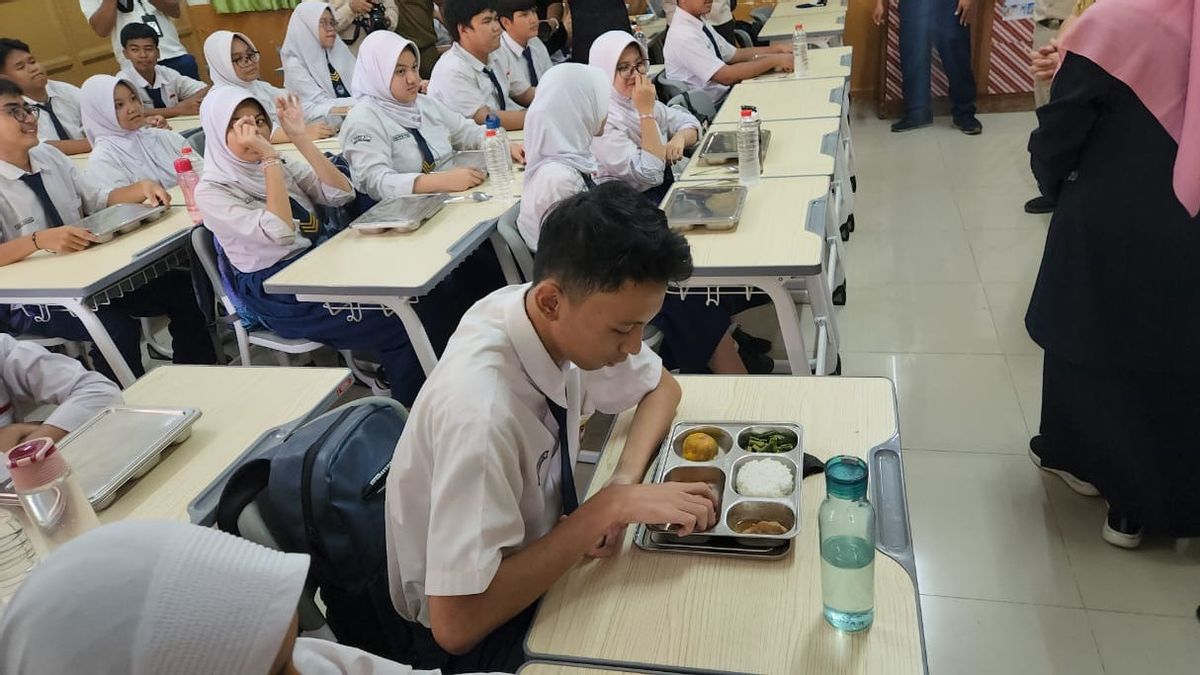 Makan Bergizi Gratis Mulai Berjalan, Omzet Pedagang Kantin Sekolah Lesu 