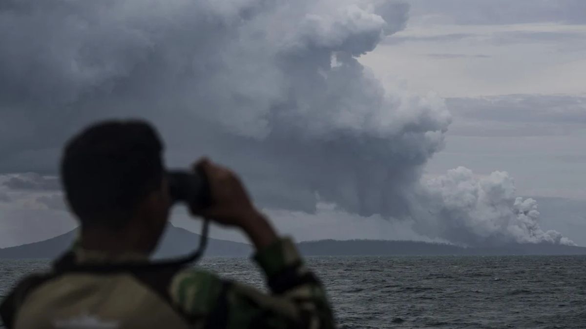 Today Mount Anak Krakatau Vomits Volcanic Ash 15 Times, Yesterday 53 Times