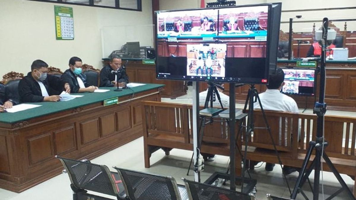 东爪哇DPRD拨款腐败案的两名被告在泗水Tipicor法院审理
