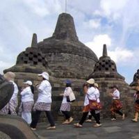 Umat Buddha Sambangi Candi Borobudur Berdoa untuk Palestina