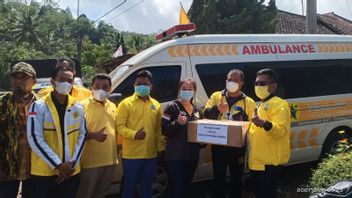 黄色诊所Golkar帮助塞梅鲁火山爆发的受害者